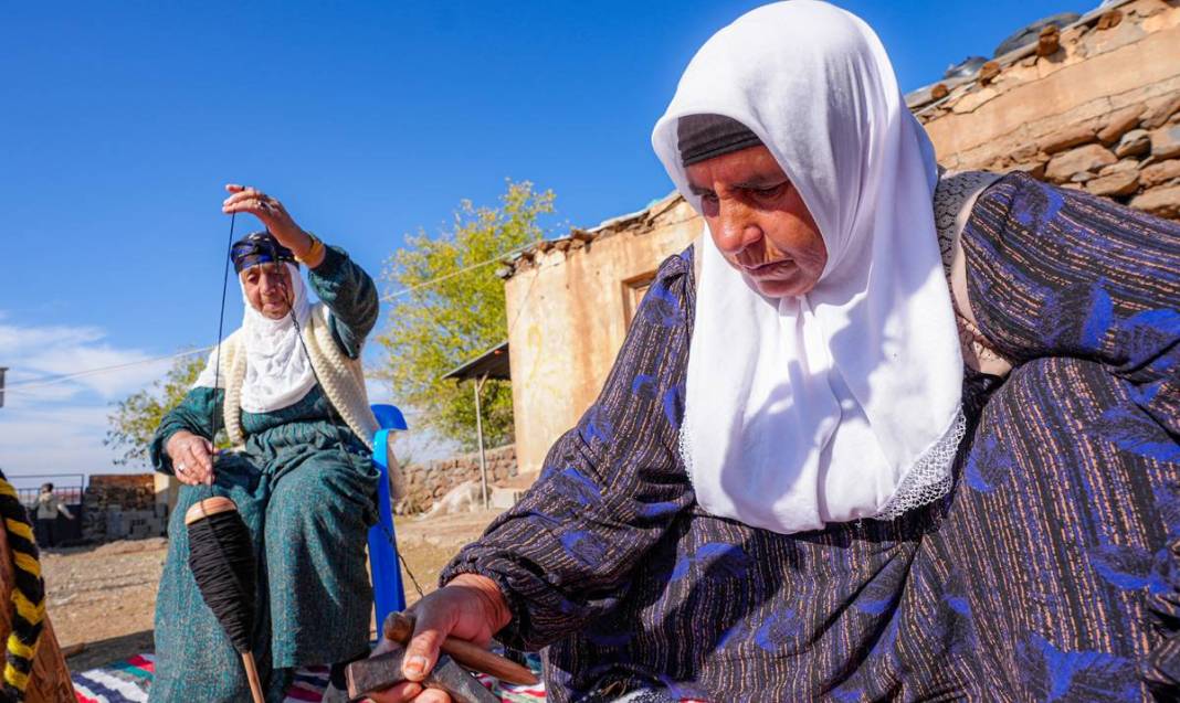 Diyarbakır’da asırlık yöntemle kilim dokuyor 9